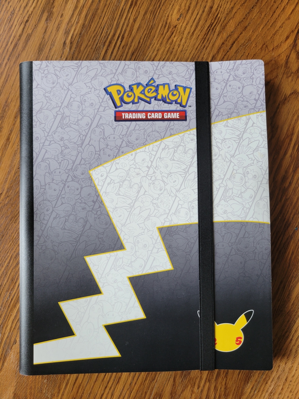 ULTRA PRO Pokémon 25TH ANNIVERSARY Celebrations: 9-Pocket Binder